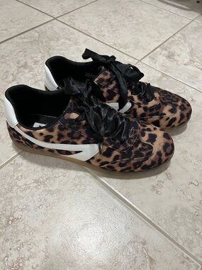 Dolce vita size 9 Leopard Print Women’s Sneakers with White Accent